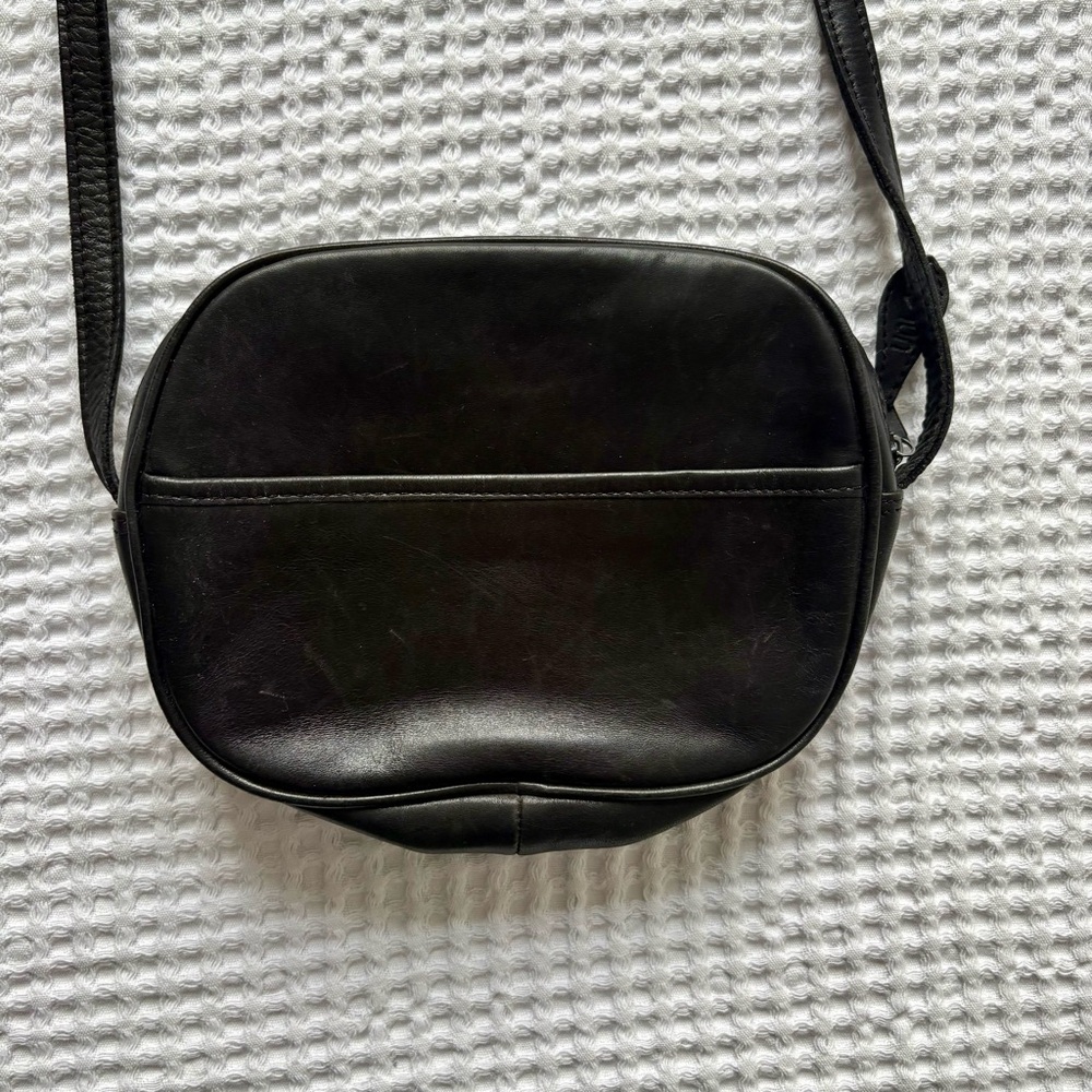 Vintage 80’s Unisa Black Leather Crossbody - Picture 3 of 5
